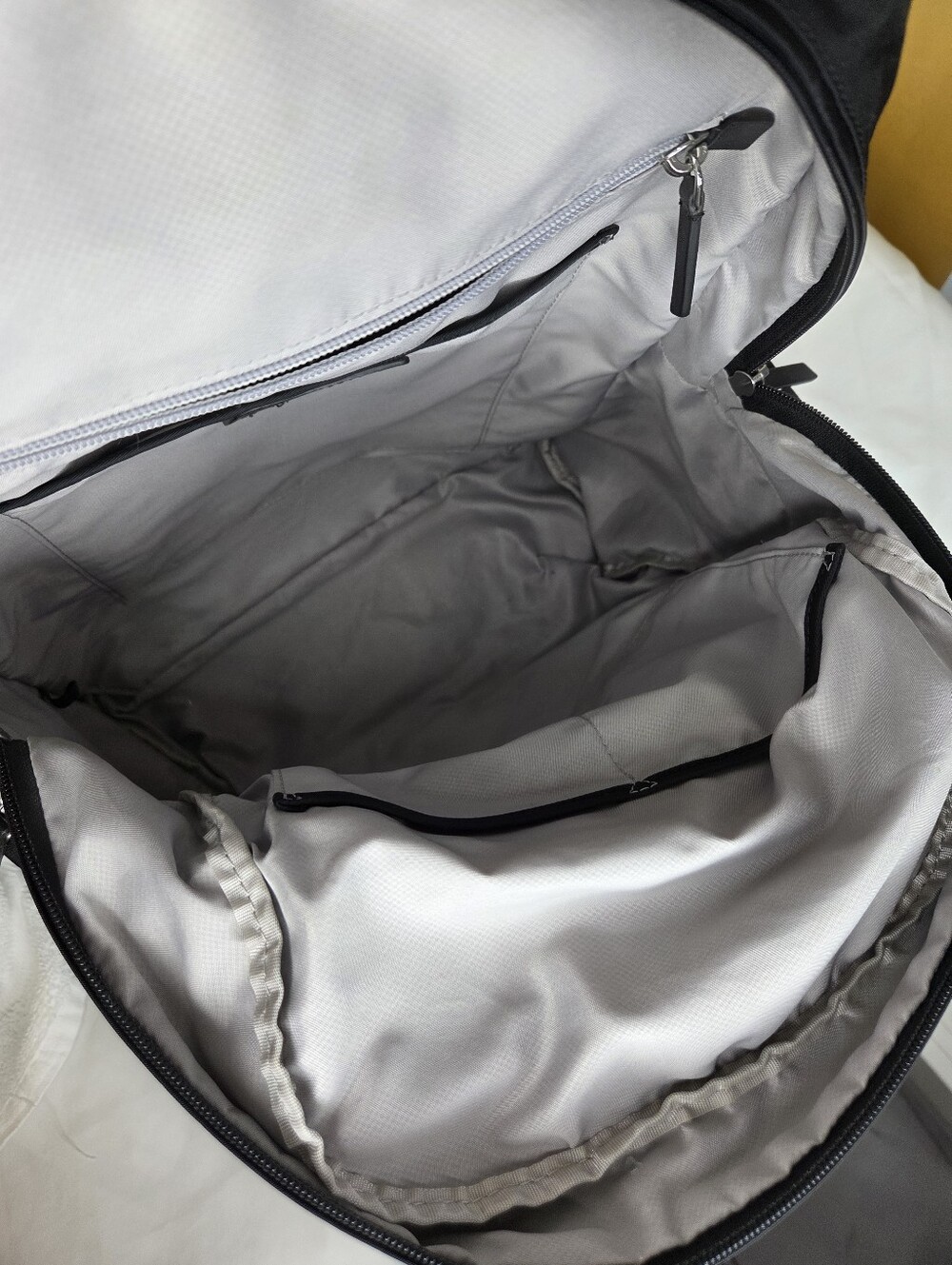 Tumi - Black Nylon Backpack - Sleek Everyday Travel Bag - Picture 12 of 16